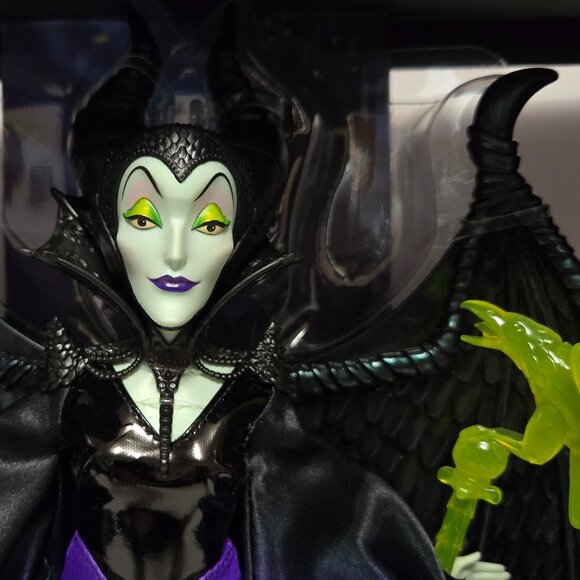Mattel Creations - Disney Collector DARKNESS DESCENDS SERIES - Maleficent Doll - Picture 4 of 16